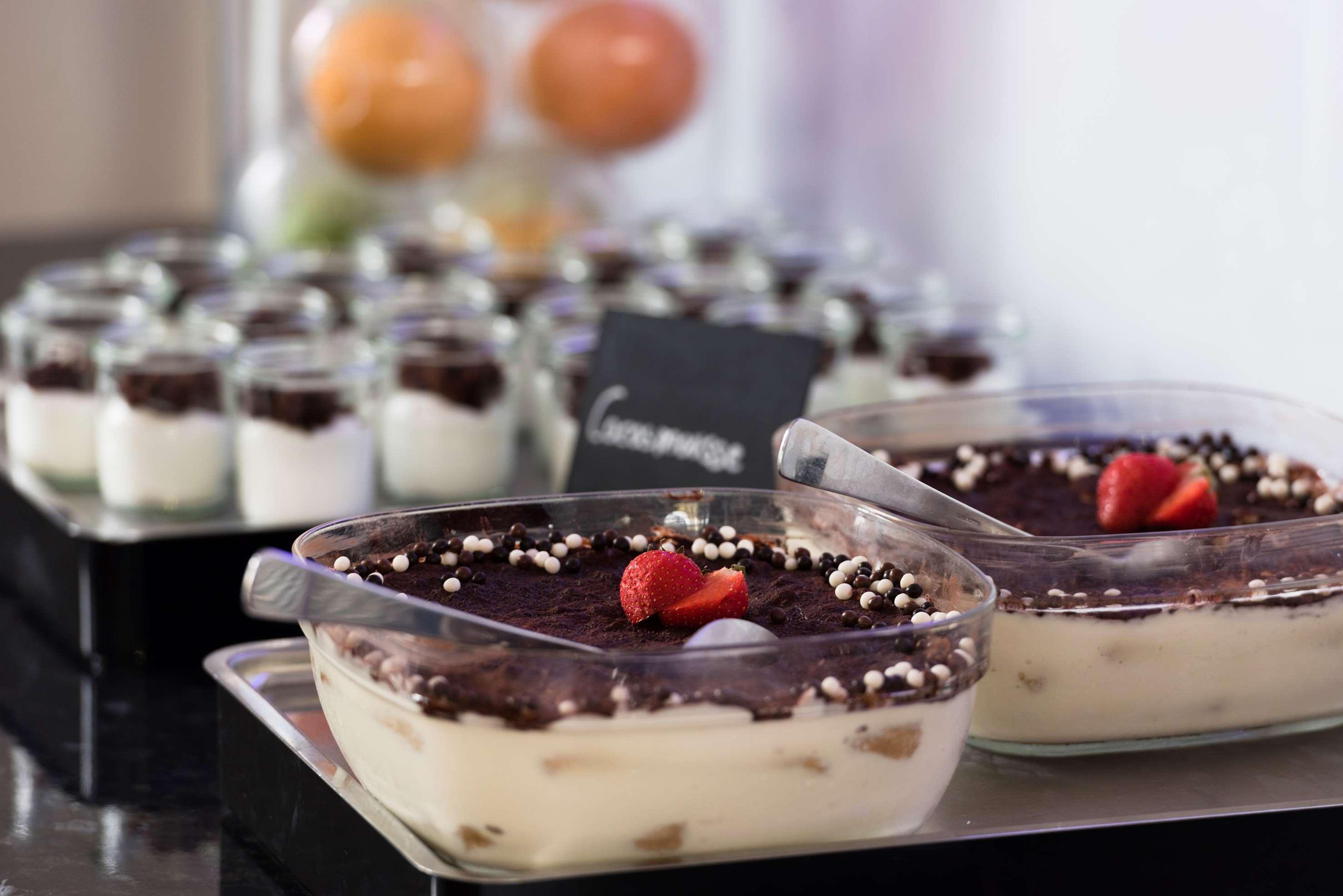 Courtyard By Marriott Dortmund Hotel Ngoại thất bức ảnh